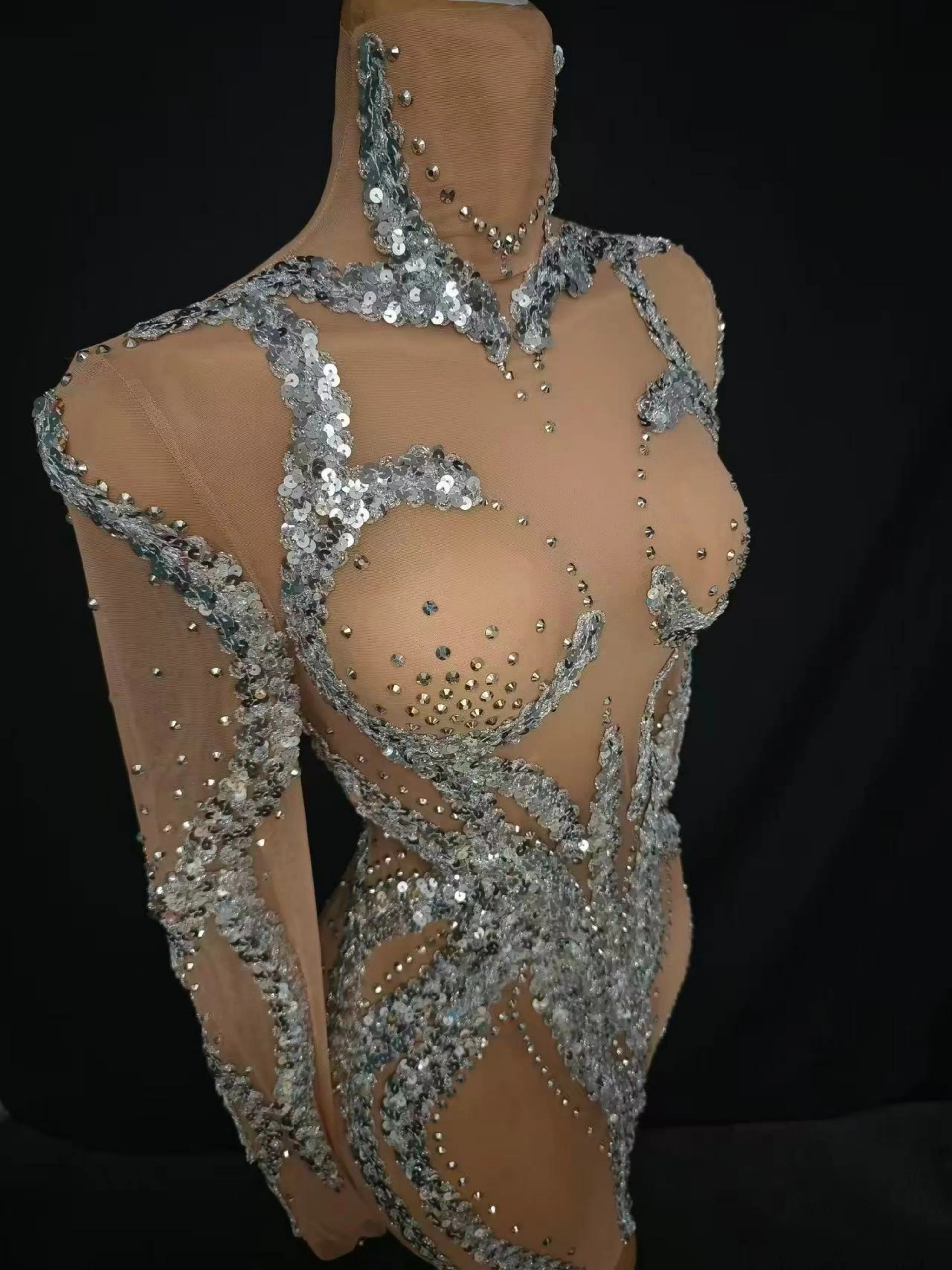 Abito da ballo per ragazza con prospettiva trasparente sexy opulenta Abito da donna con paillettes di lusso in argento Spettacolo teatrale per cocktail party