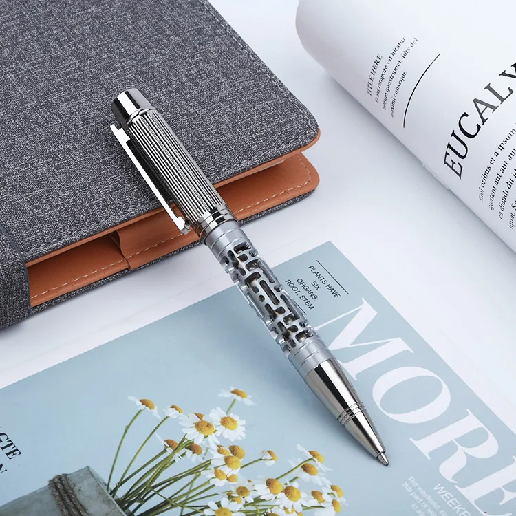 

Женская ручка из тяжелого металла