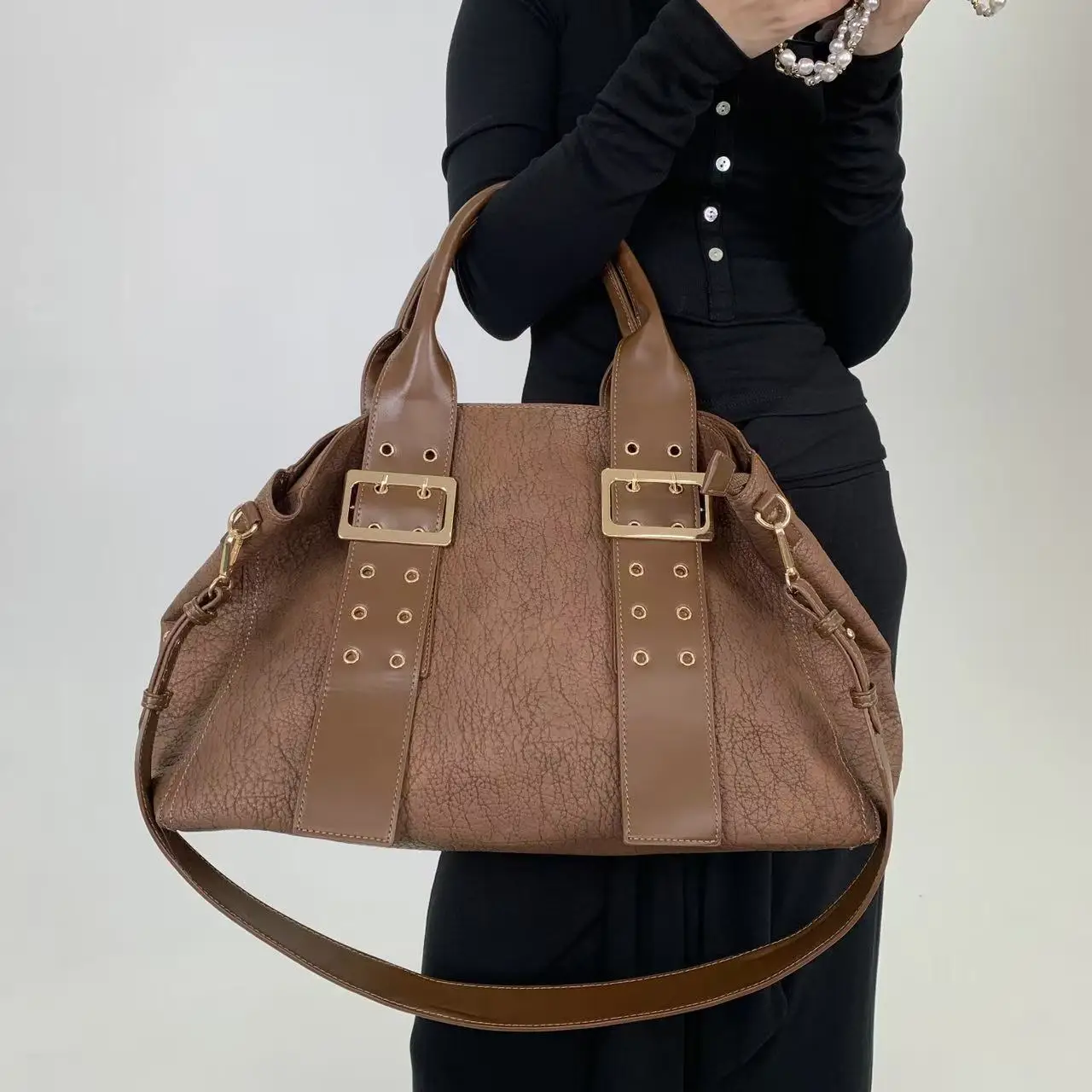 

Женские сумки, тренд 2024, дизайнерские женские кожаные сумки на ремне, роскошные брендовые женские сумки, большая вместительная сумка для покупок, сумка