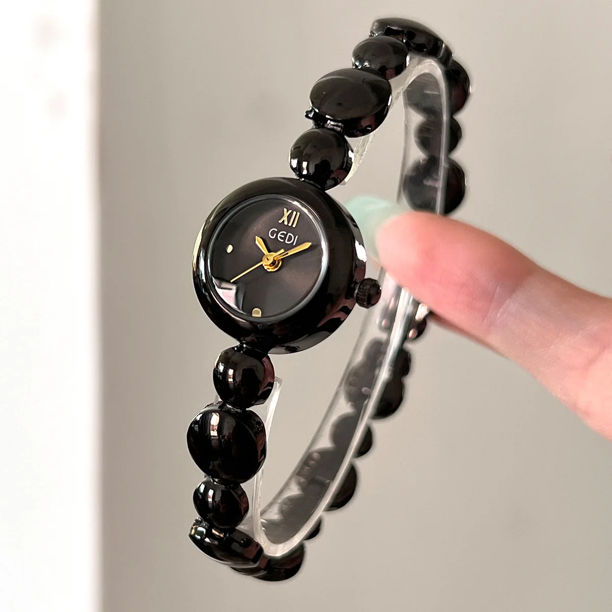 Relógio de pulseira com design de contas pequenas luxo feminino nicho vintage de alta qualidade casual versátil relógio de quartzo aço inoxidável
