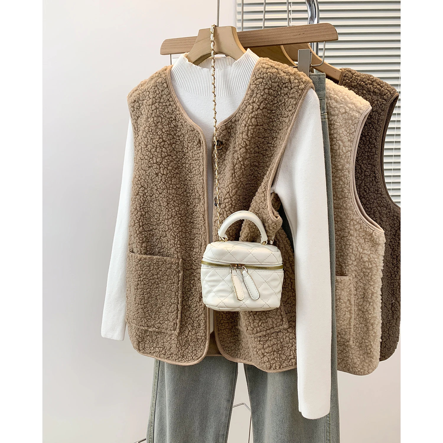 

Модный жилет из меха ягненка большого размера, женский жакет больших размеров, высококачественный многослойный кожаный меховой интегрированный кардиган...