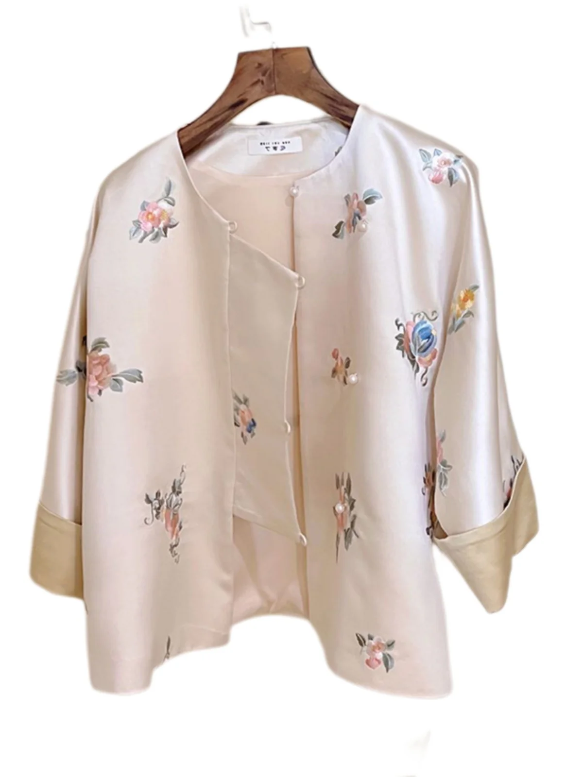 زي Jaet المطرز للنساء لربيع الخريف وخفيف الوزن وفاخر شخصي مُعاد تركيبه بأزرار لأعلى