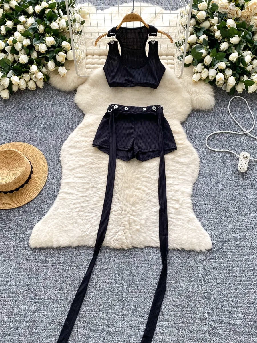 

Foamlina Модный низкий вырез без рукавов и облегающие короткие брюки Комплект High Street Y2k Сексуальная горячая девушка Струящиеся шорты на бретелях Наряд