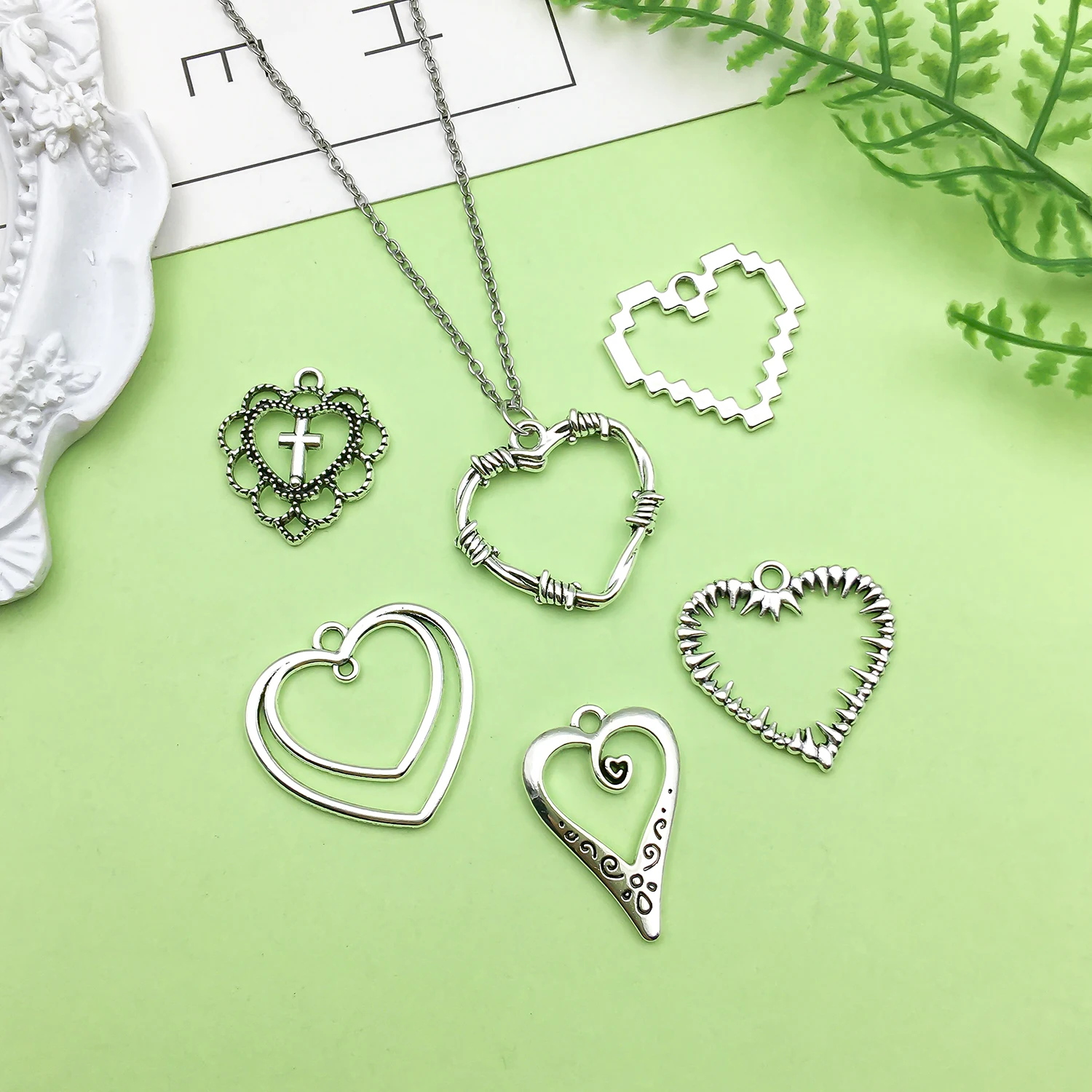 10/12pcs Antique Silvery Retro Hollow Heart Design Charms Alloy Metal Pendants For DIY Jewelry Making Accessories