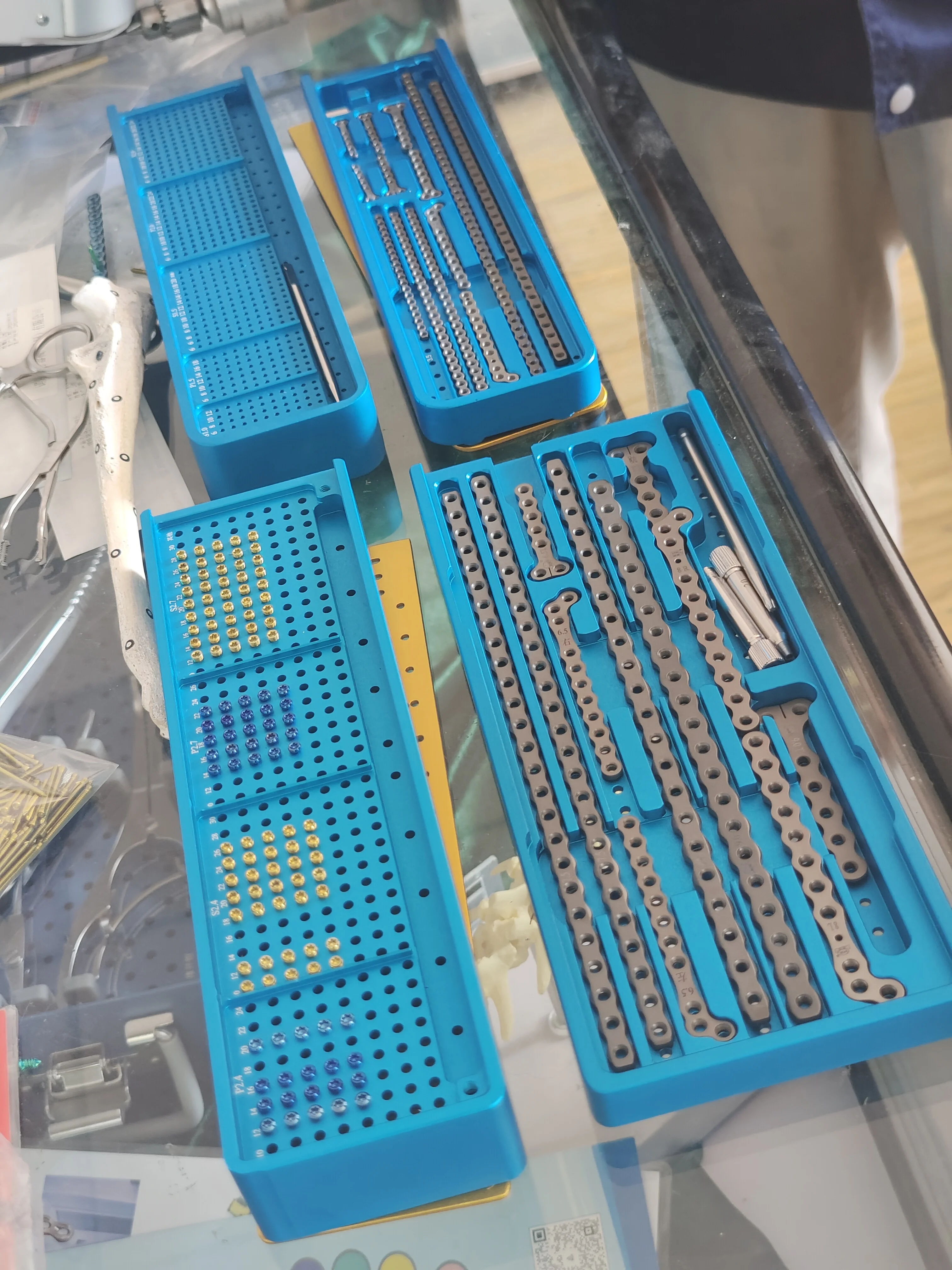 Veterinary Orthopedic AO Implants, for 0-10kg Pets, Titanium Bone Plates for Cat and Dogs, Ortho Set with Screw, Plates, Drill