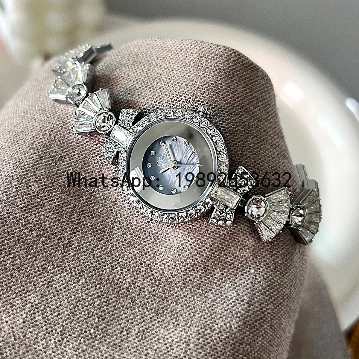 Bracelet à nœud papillon serti - Luxury Watch Events avis et prix