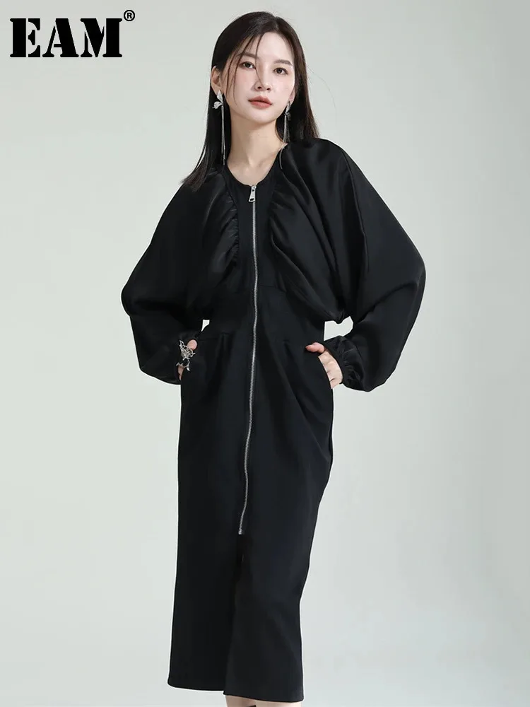 [EAM] Women Black Zipper Irregular Casual Big Size Dress New V-neck Puff Sleeve Loose Fit Fashion Spring Autumn 2024 1DF6602