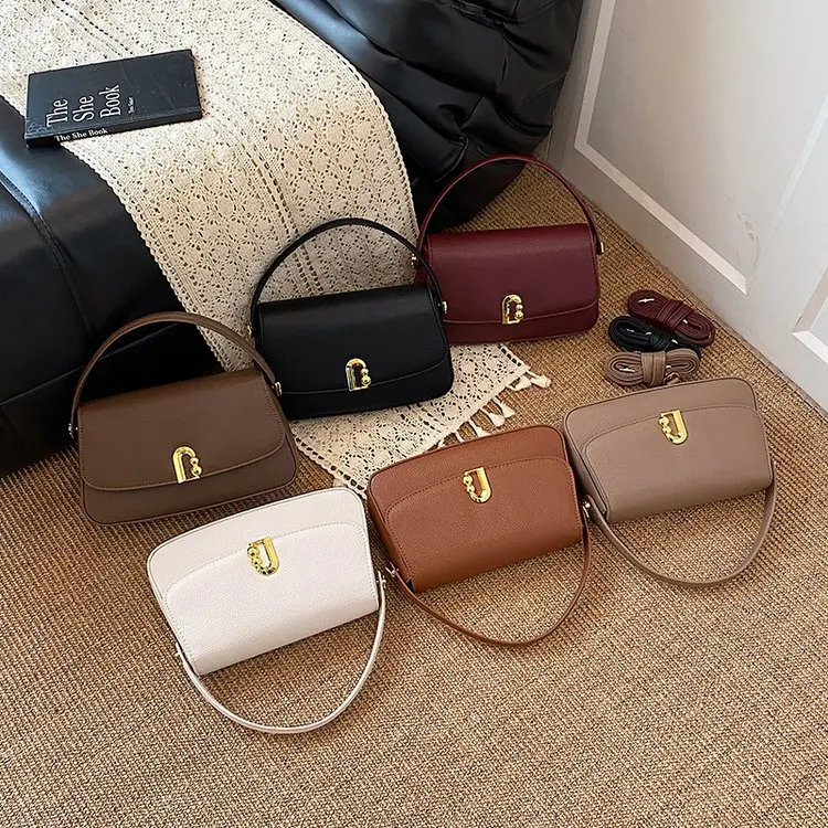 Stylish Minimalist Leather Messenger Bag For Women Luxury Designer Crossbody Large Capacity Diaper Bag For Commuter Elegant