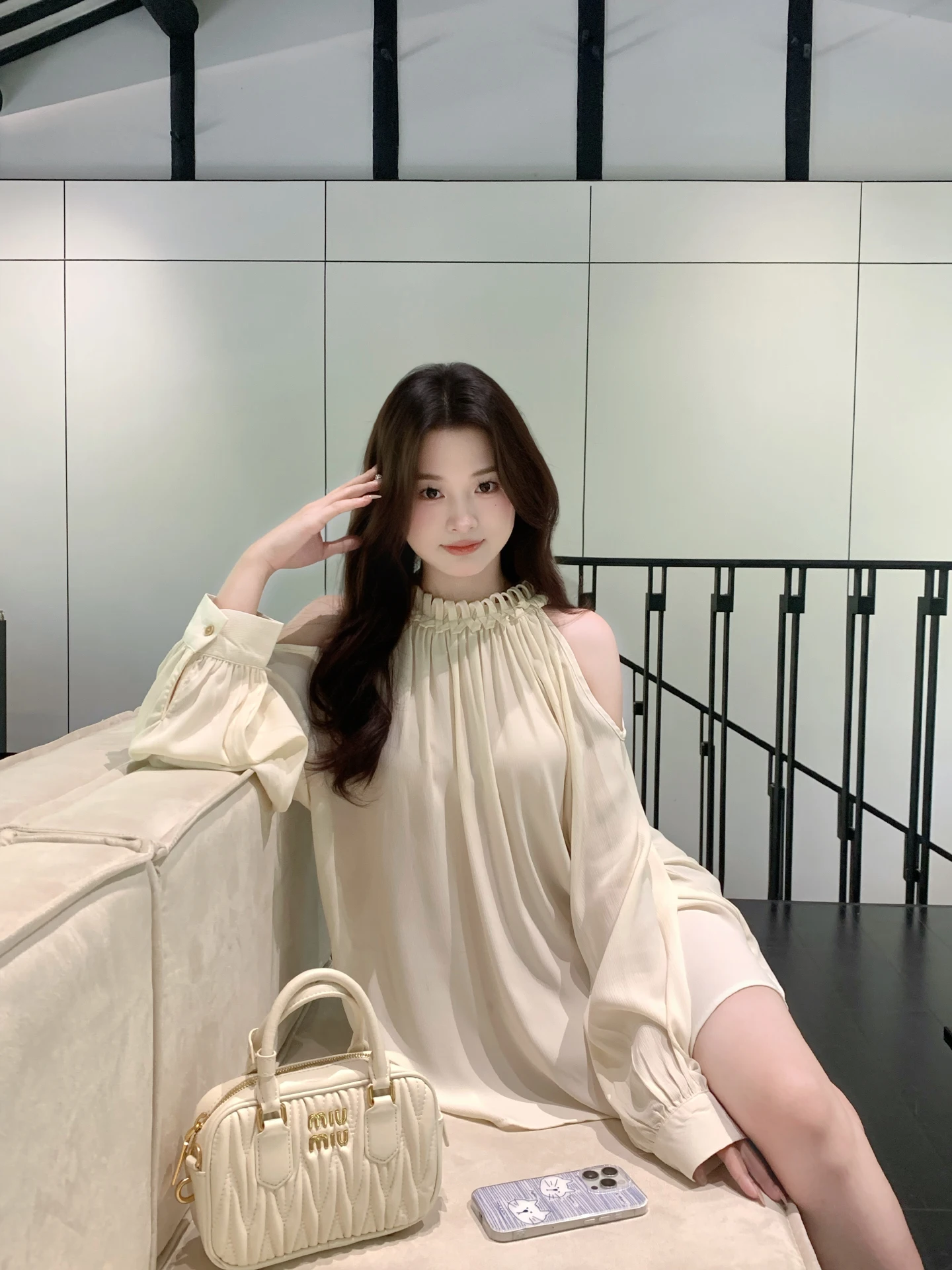 

Женская свободная блузка с длинным рукавом и открытыми плечами, с декоративными элементами, осенняя модная женская блузка премиум-класса