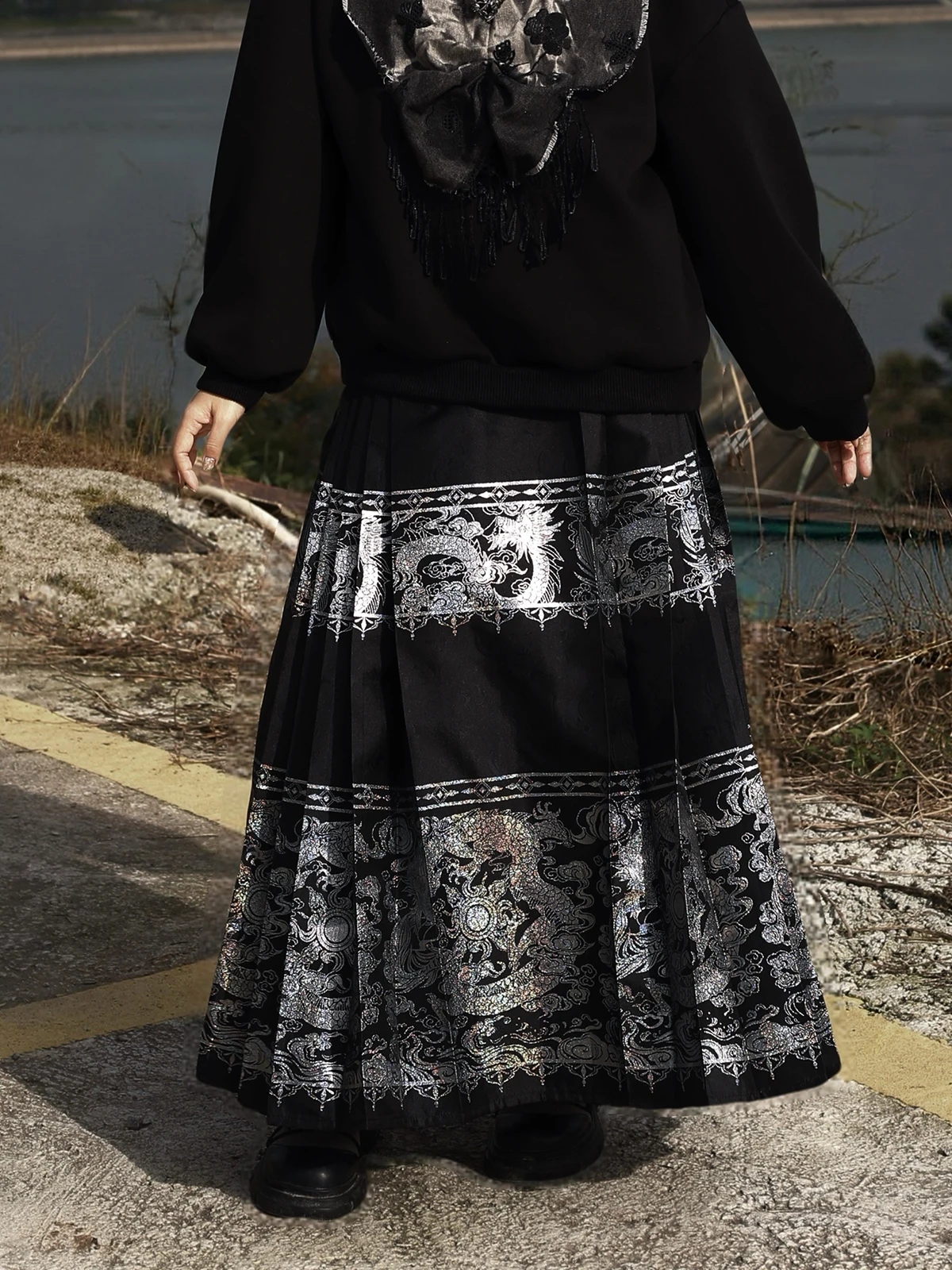 

Юбка-макси в китайском стиле, оригинальный дизайн, свободный крой, на молнии, с высокой талией, эластичная, в национальном стиле, трендовая.