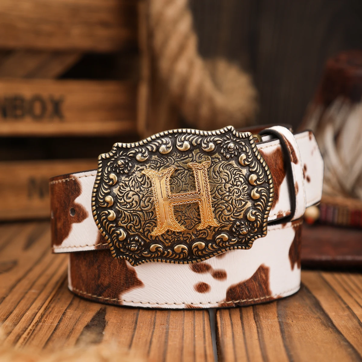 Ein Lässiger, Individueller und Retro-Gürtel, ein Kleidungs-Accessoire aus PU-Leder in Braun, mit Metallschnalle, Geeignet für Männer und Frauen – Detail 13