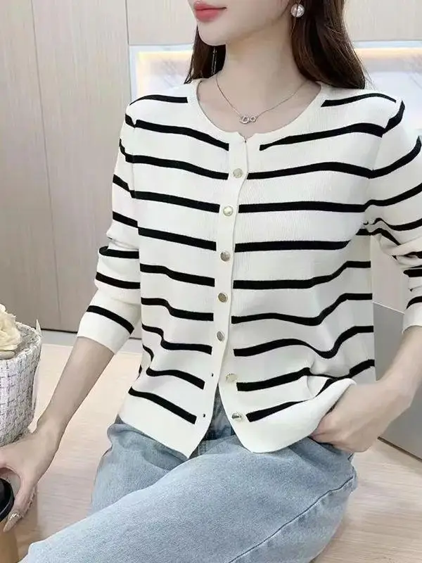 

round Neck Spliced Color Stripe Knitted Cardigan Short Style Small Fragrance Wind Coat Design Age Reduction Versatile Sweater...