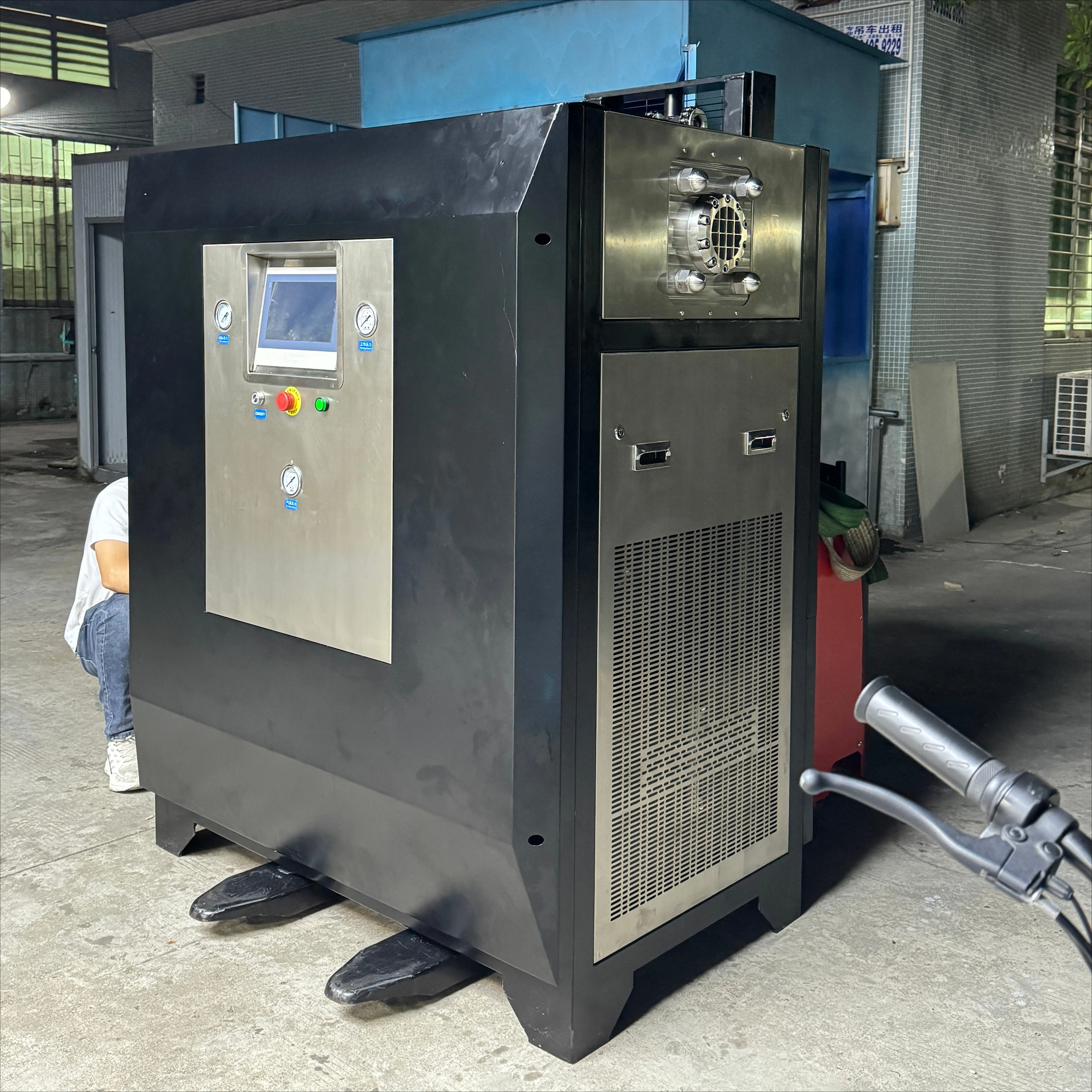 Industrial Dry Ice Making Machine Small Size Pellet Dry Ice Machine with 40kg Storage 220v Motor Directly Manufactured by Seller