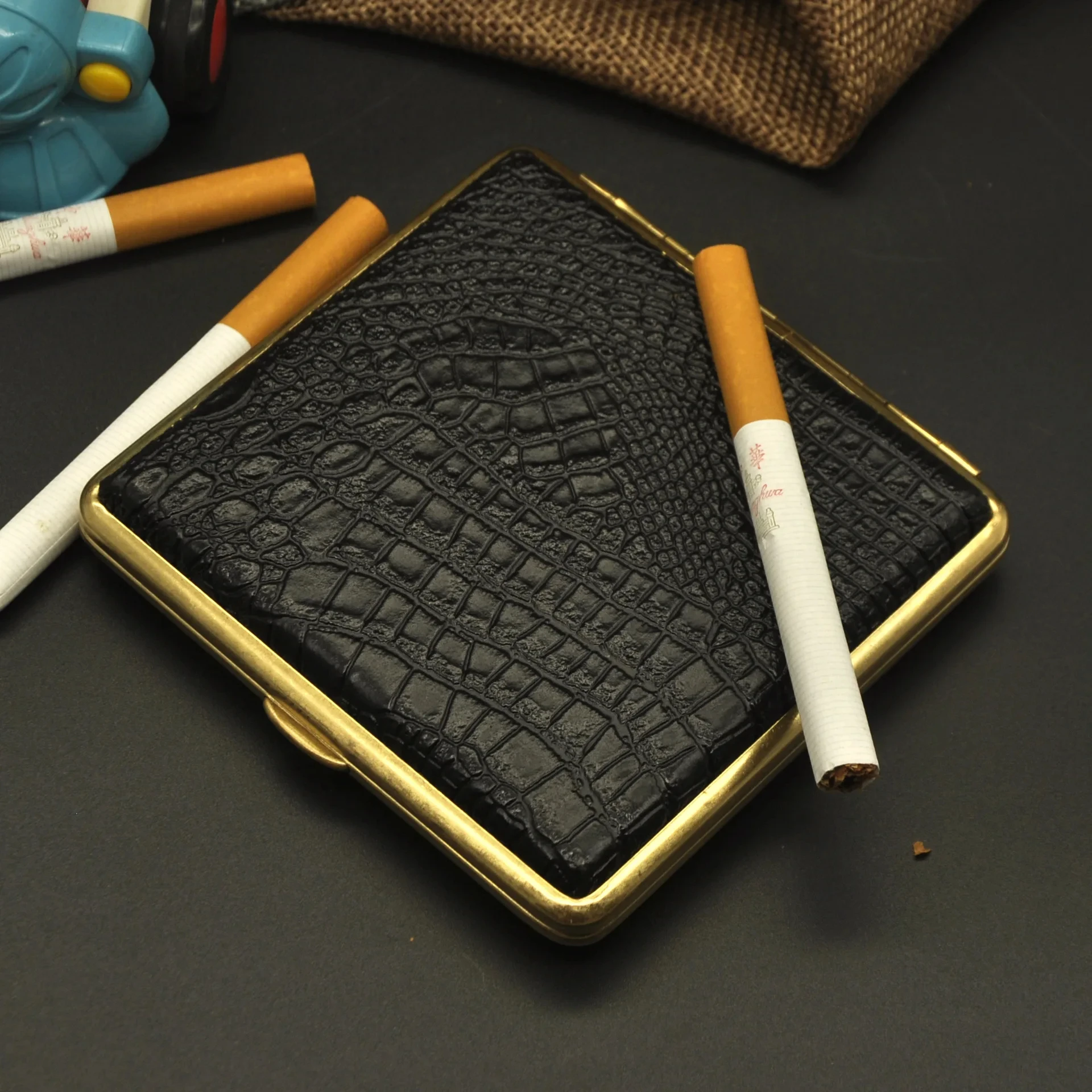 20 Cigarettes Kuboy Crocodile Pattern Cigarette Case With Leather Black Brass Double-Sided Bracket