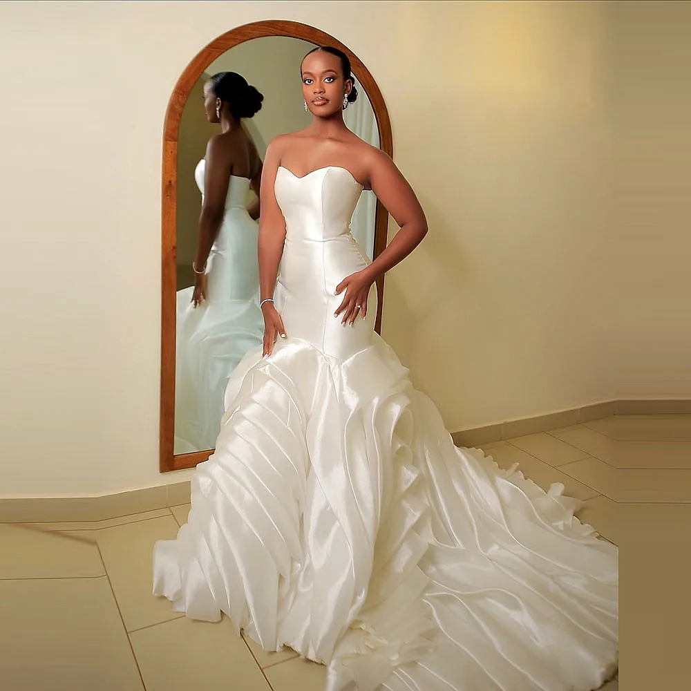Suknie ślubne dla afrykańskich kobiet, syrenka, dekolt w serduszko, falbany, warstwowy dół, rozmiar plus size.