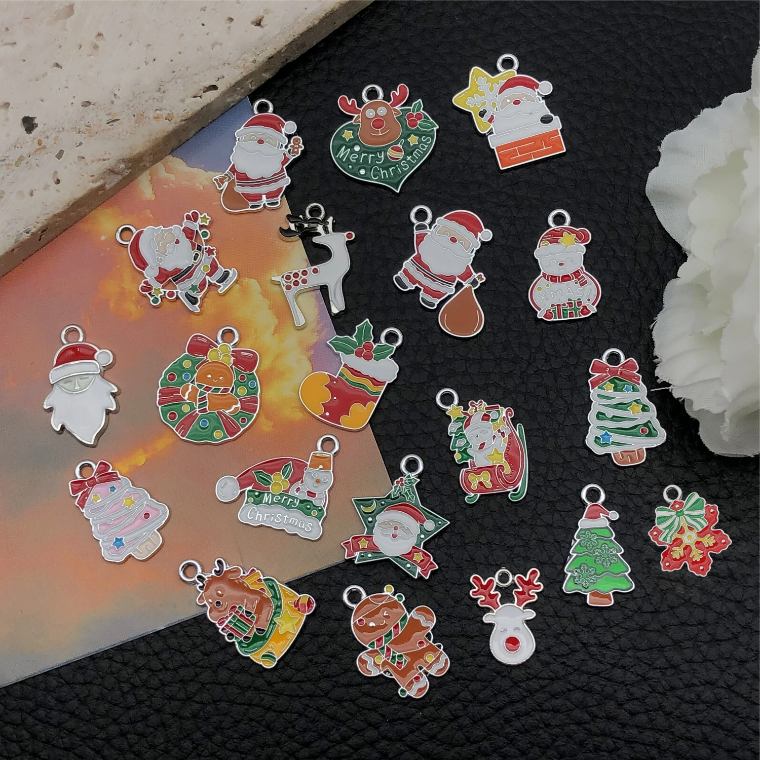 20pcs Drop Oil White K Cute Christmas Charms Santa Claus Snowflake Stocking Wreath Pendants DIY Necklace Making Holiday Jewelry
