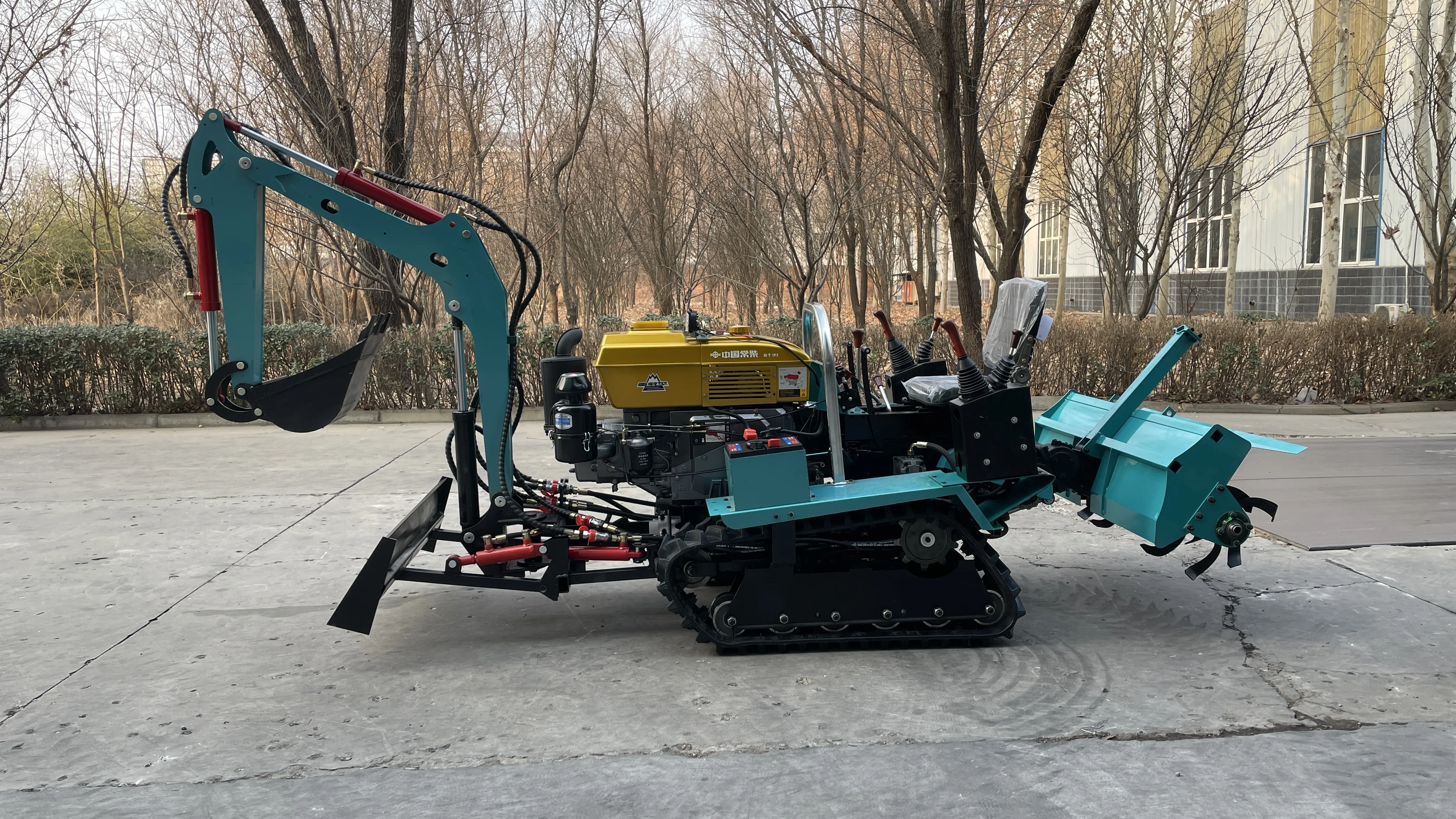 2025 جرار منزلي مزرعة الزاحف مجنزرة الروتاري الحارث المزارع حفارة الزراعية متعددة الوظائف المزارع