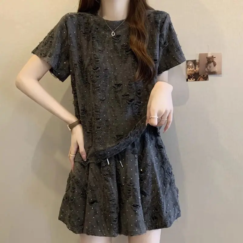 

Women's Large Size O-neck Short-sleeved Ripped Hole Bright Diamonded T-shirts + High Waist Slim Wide-leg Shorts Two-piece Set