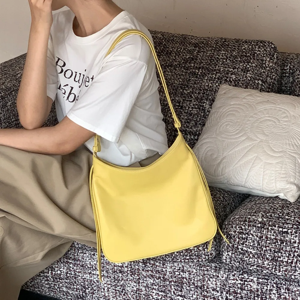 

2026 New Minimalist Large-capacity Commuter Shoulder Messenger Bag Elegant Female Texture Unique Fashion Simple Casual Daily