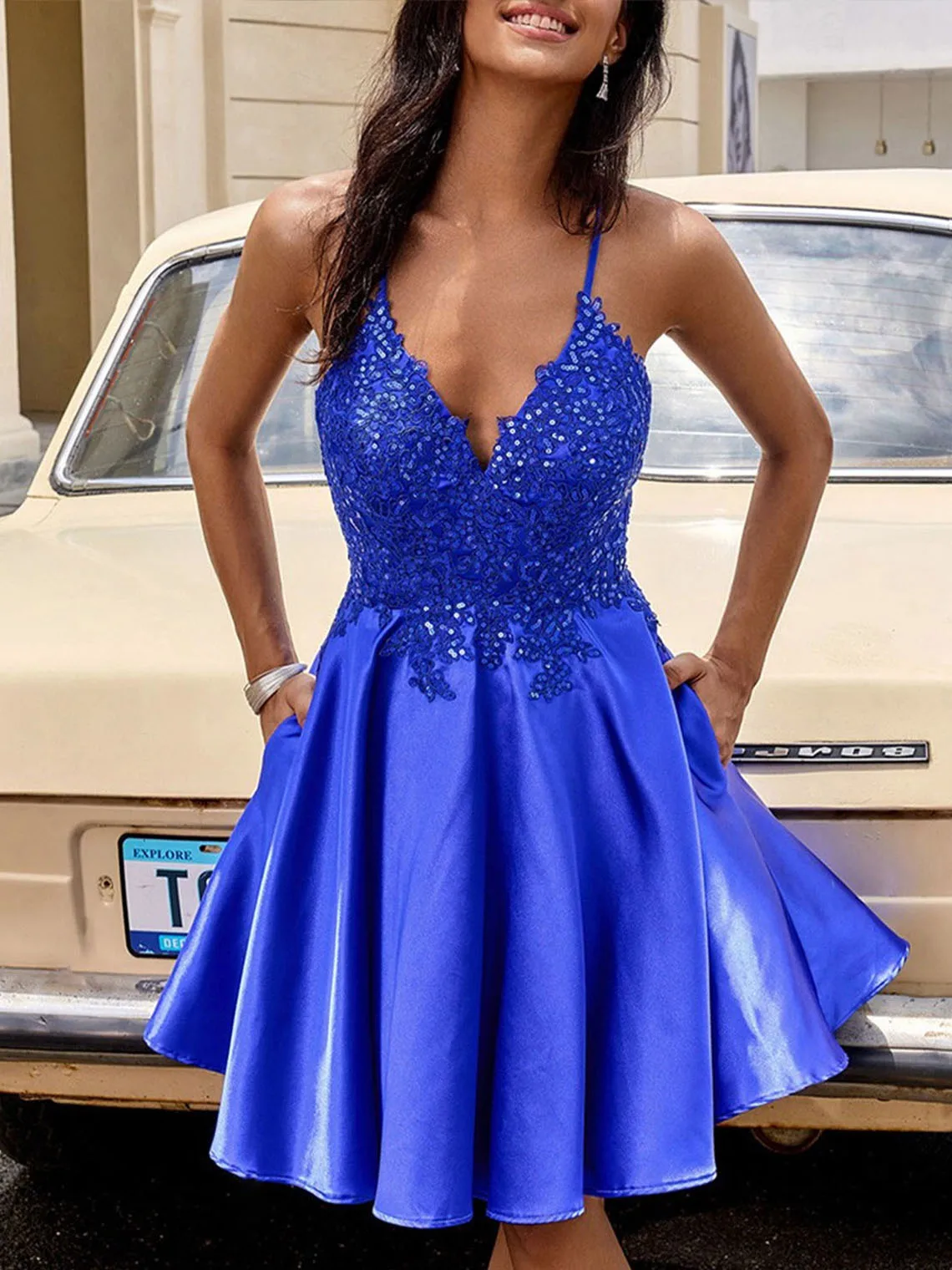 

Атласное элегантное коктейльное платье трапециевидной формы без рукавов с v-образным вырезом и оборками, аппликациями и пайетками, короткое мини для вечеринки, выпускного вечера, 2025, бесплатно по индивидуальному заказу