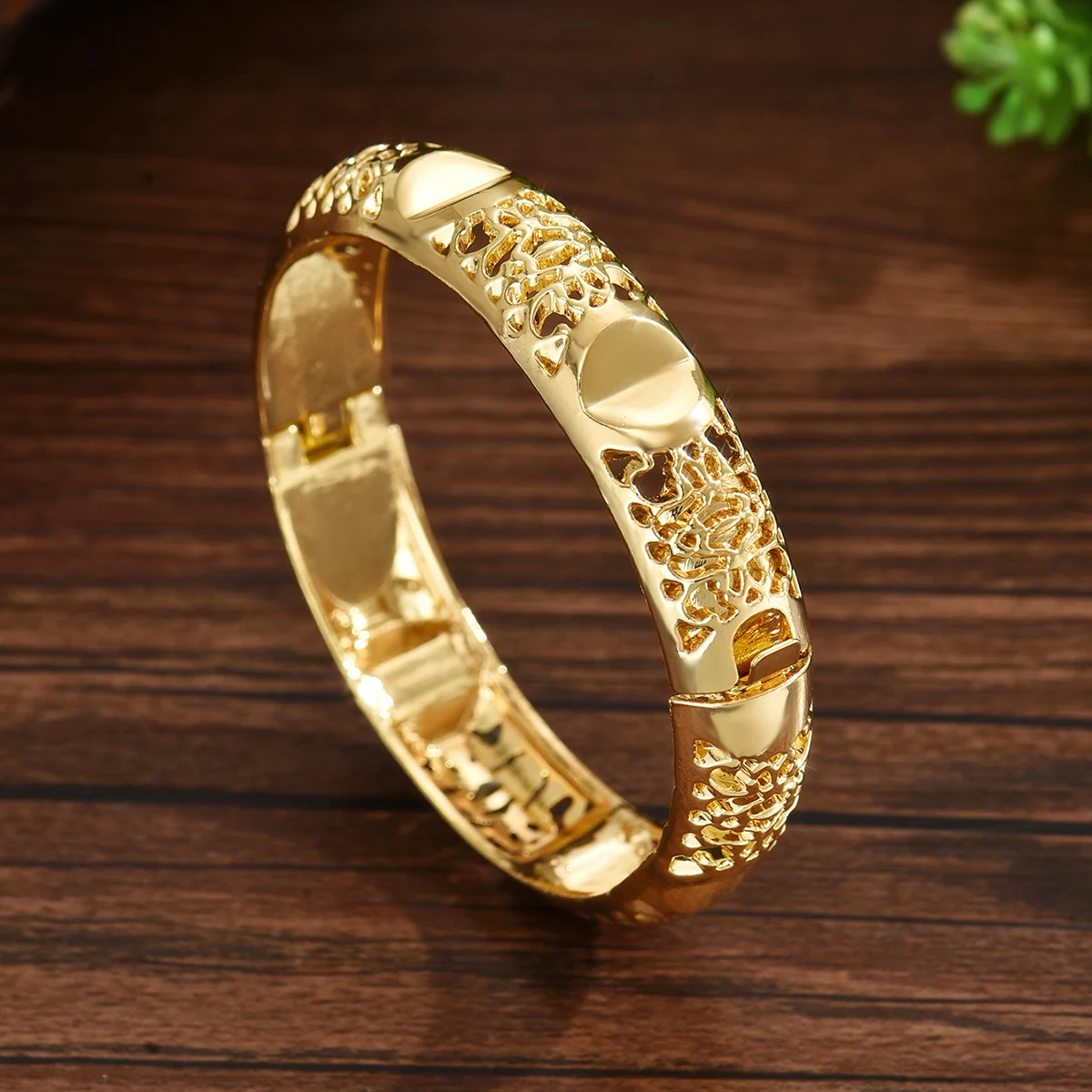 Golden Bride Opening Design Bracelet Flower Men Women Can Wear Hand Ornament Carved Pattern Groomsmen Best Man Wedding Accessory