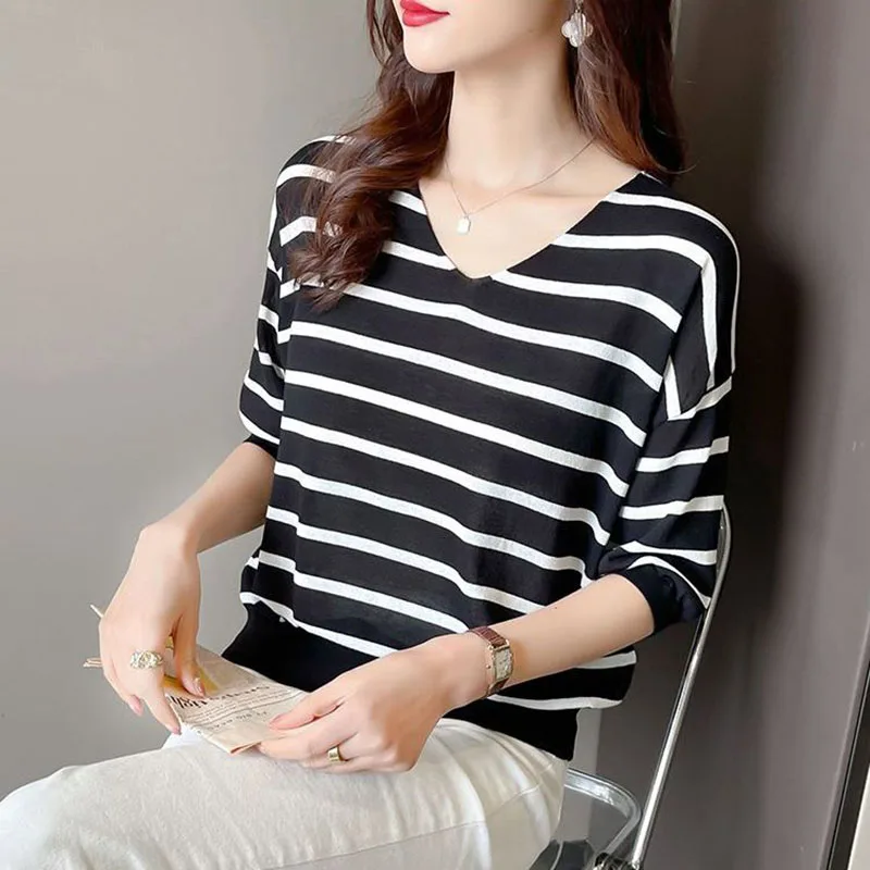 Modne bluzki damskie z dekoltem w serek, łączone w paski, z rękawami typu nietoperz, odzież damska, nowe luźne dzianinowe koreańskie topy na lato 2025, uniwersalne koszule.