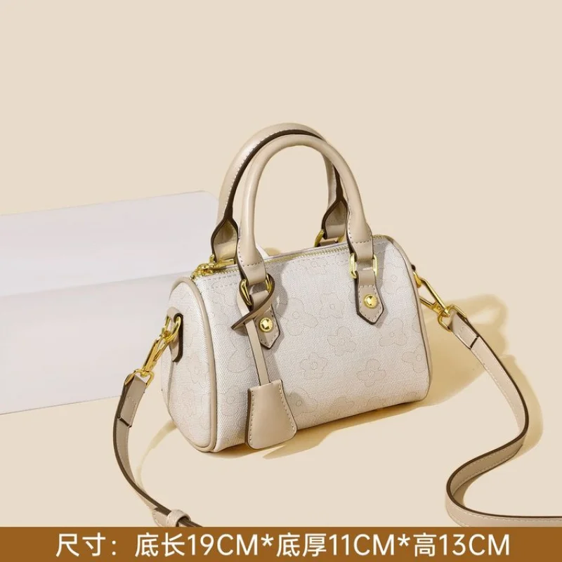 

Best High-End Commuter Tote Bag For Women With Large Capacity Solid Color Trendy Design And Elegant Leather