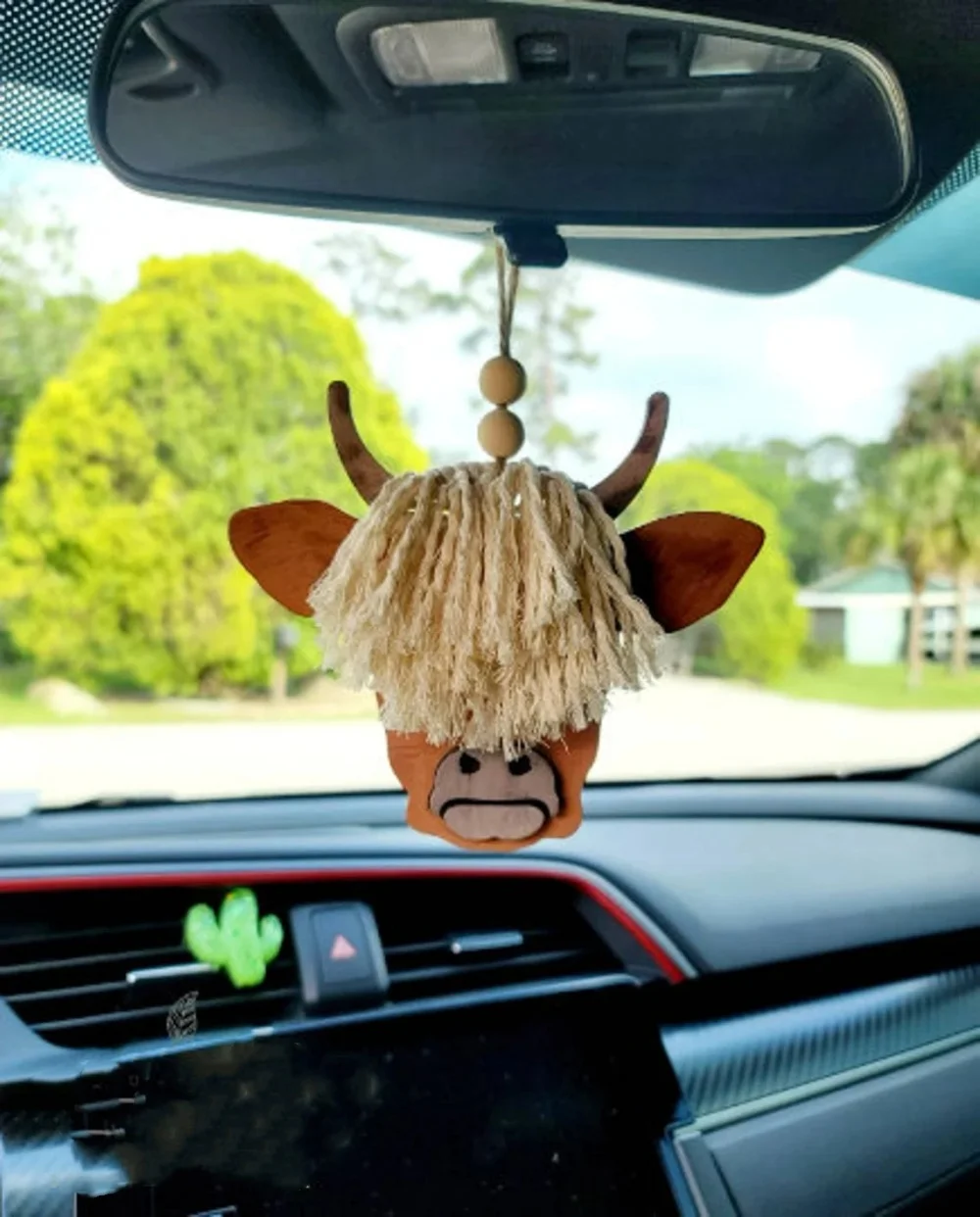 

Wooden Pendant Decorative Highland Cattle Rear View Mirror Cow Head Pendant Macrame Car Charm Tassel Horn Hanging Home Pendant