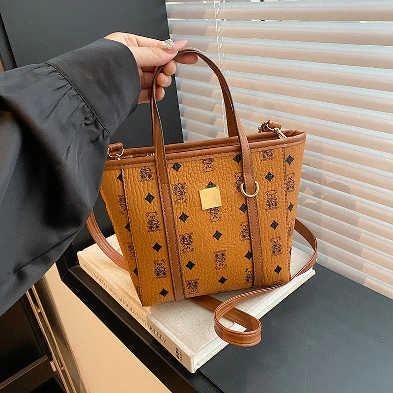 Elegant Retro Fashion Bucket Bag for Women Unique Niche Design Stylish Trendy Shoulder Bag for Office Commute 2025