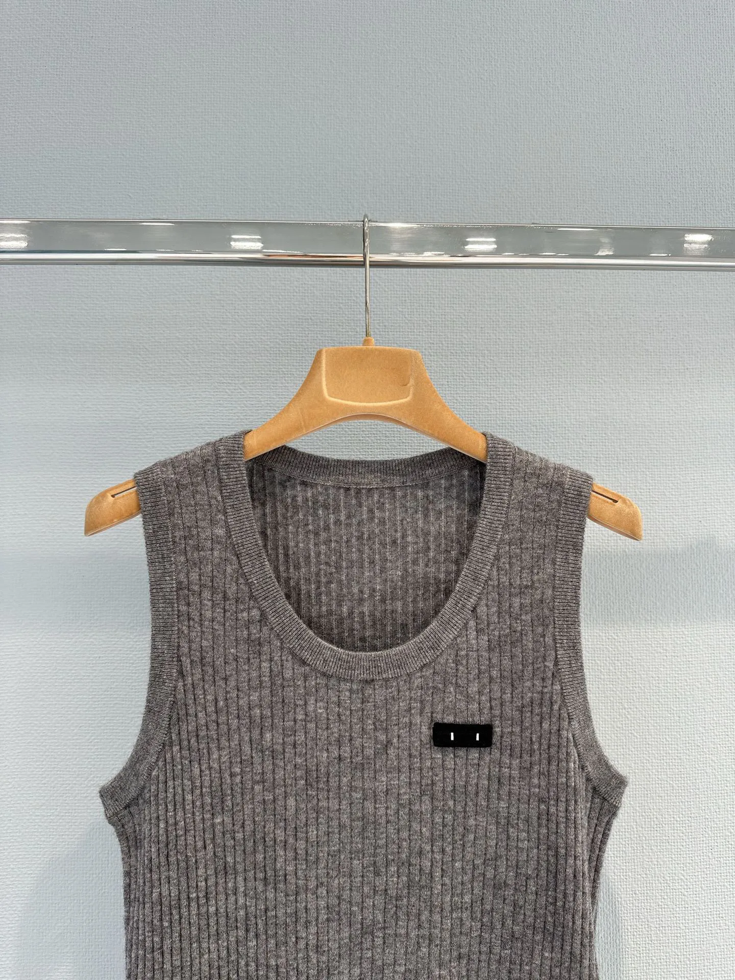 Women's Slim Fit Knit Vest Sleeveless Sweater Top Fall 2026 New Arrivals Flattering Waist Slimming Pullover Tank