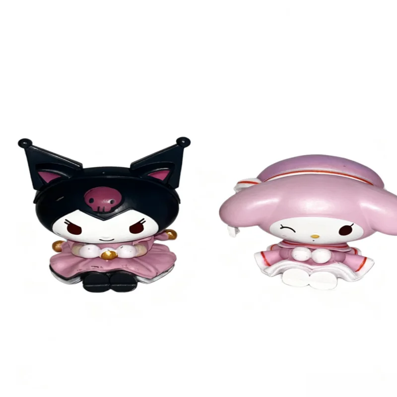 MINISO サンリオ カワイイ キティフィギュア：キルミ、ヤミガミ、サクラ 座り姿フィギュア、回転人形マシンアクセサリー、誕生日プレゼント
