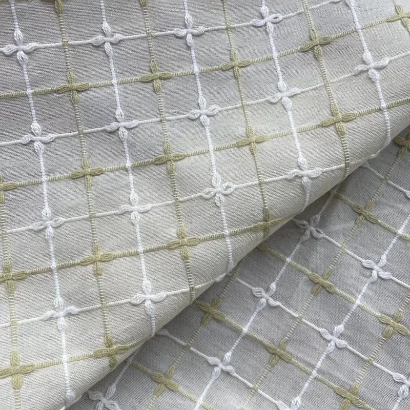 Tela de mezcla de poliéster y algodón con estampado jacquard geométrico floral teñido con hilo color verde manzana para camisas, vestidos, manualidades y prendas de vestir.