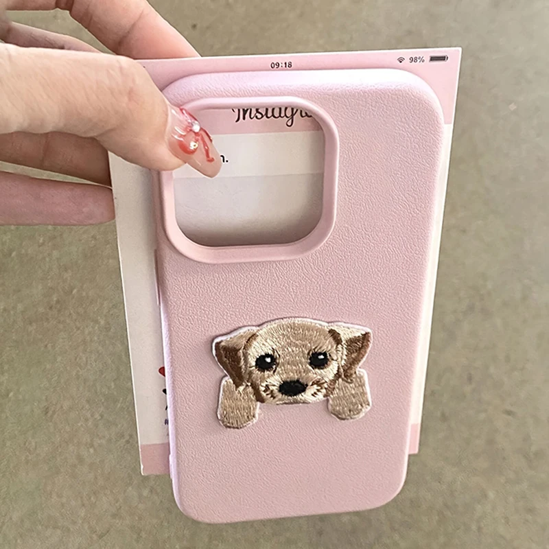 

Cute Embroidered Dog Phone Case For iPhone 16 15 14 13 12 11 Pro Max Plus X XS Lovely Lychee Pattern Shockproof Soft Back Cover