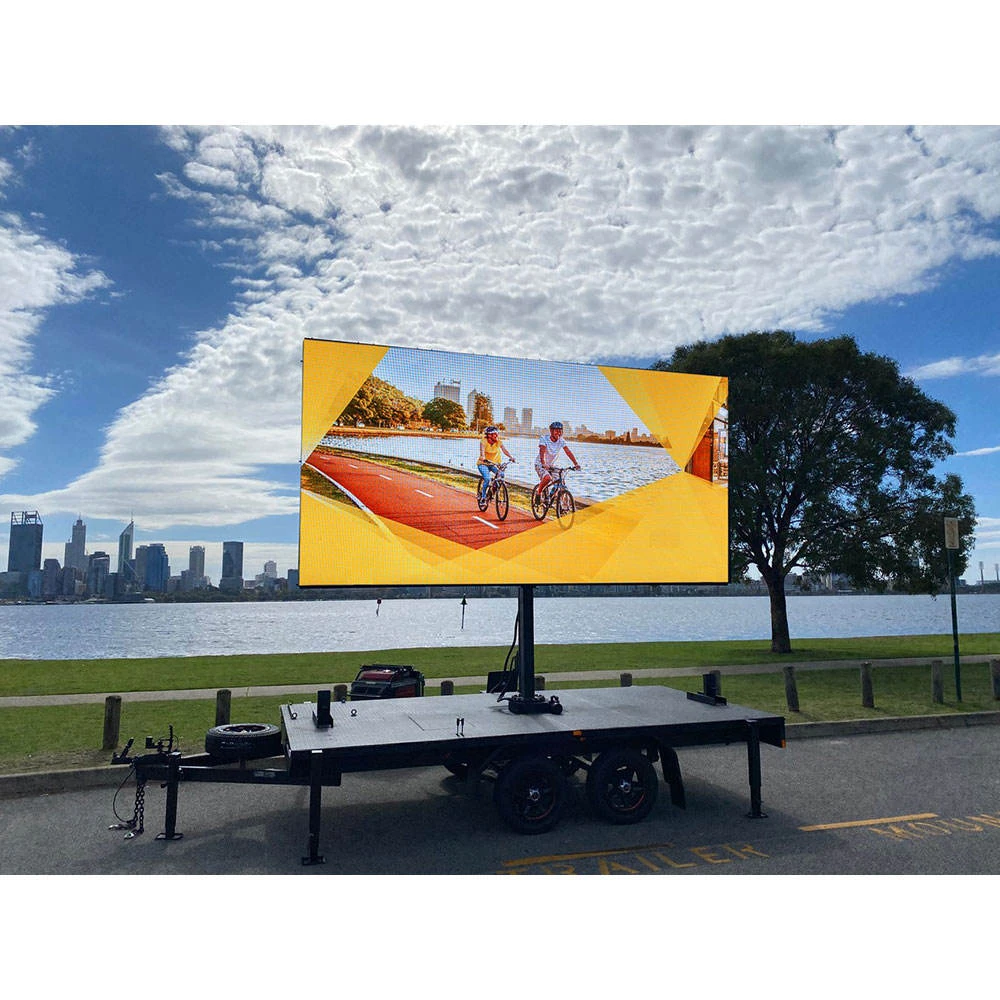 Outdoor LED Display Advertising Trailer With Flight Case LED Sign P1.25 4m² Screen