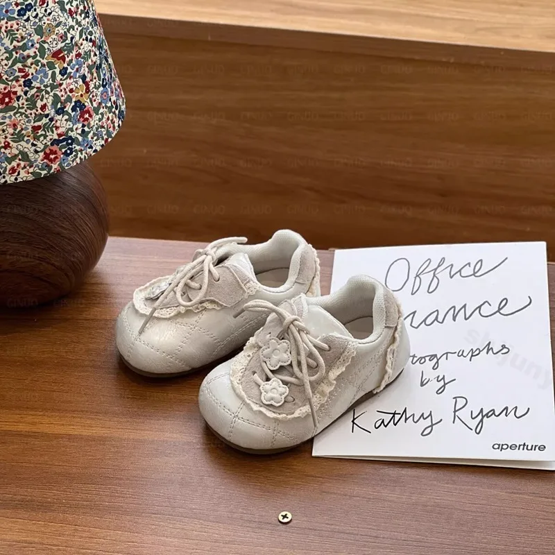 الفتيات عارضة أحذية الخريف جديد الأطفال في الهواء الطلق عدم الانزلاق أحذية مشي مريحة خفيفة الوزن لينة وحيد أزياء من الدانتل يصل أحذية رياضية