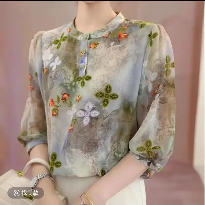 

Elegant Sleeve Printed Shirt New Summer Fashion Light Luxury Unique and Chic Top with a Relaxed Fit