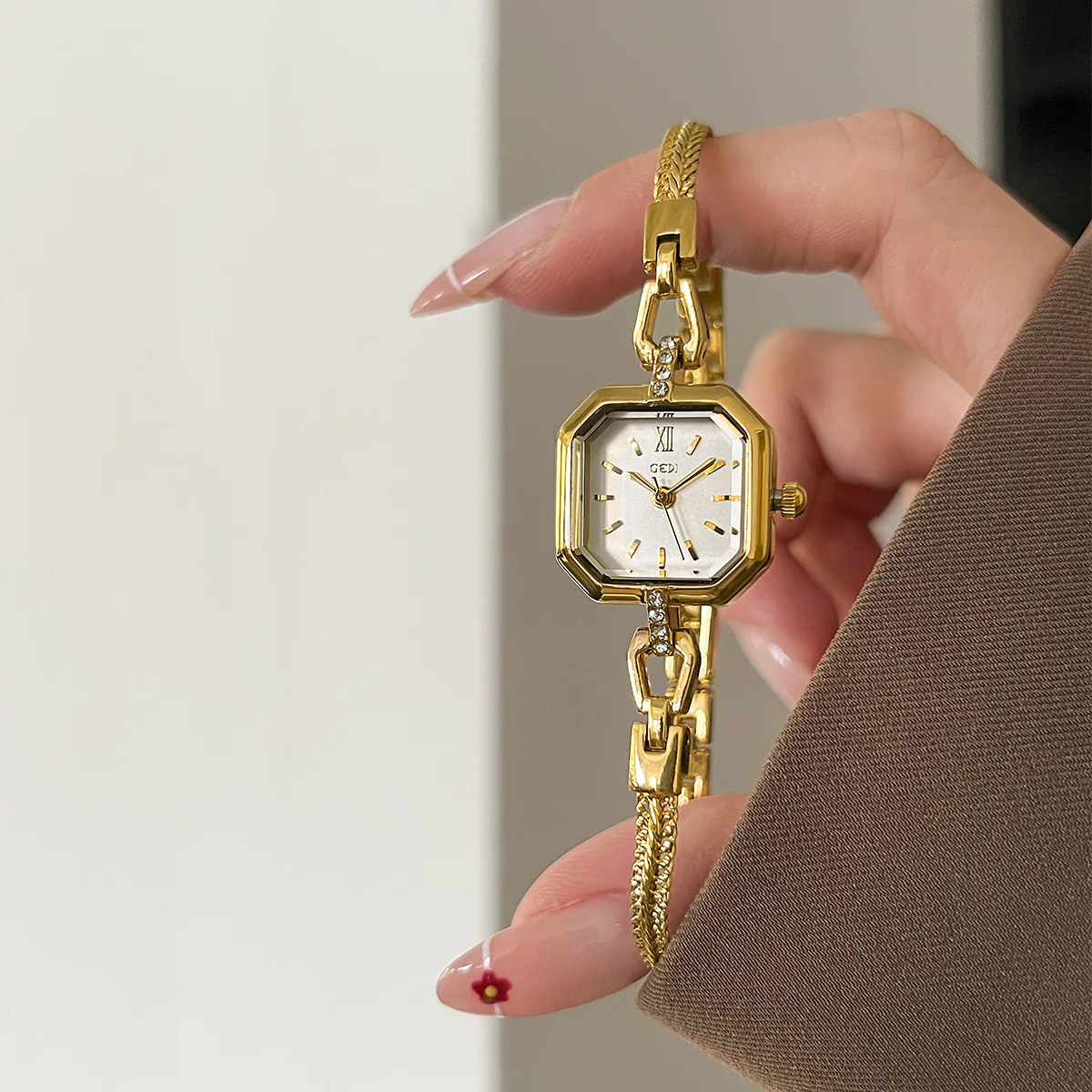 

Fashion Korean Style Small Square Watch New Simple Gold Women's Bracelet Quartz Watch for Women Relogio Feminino