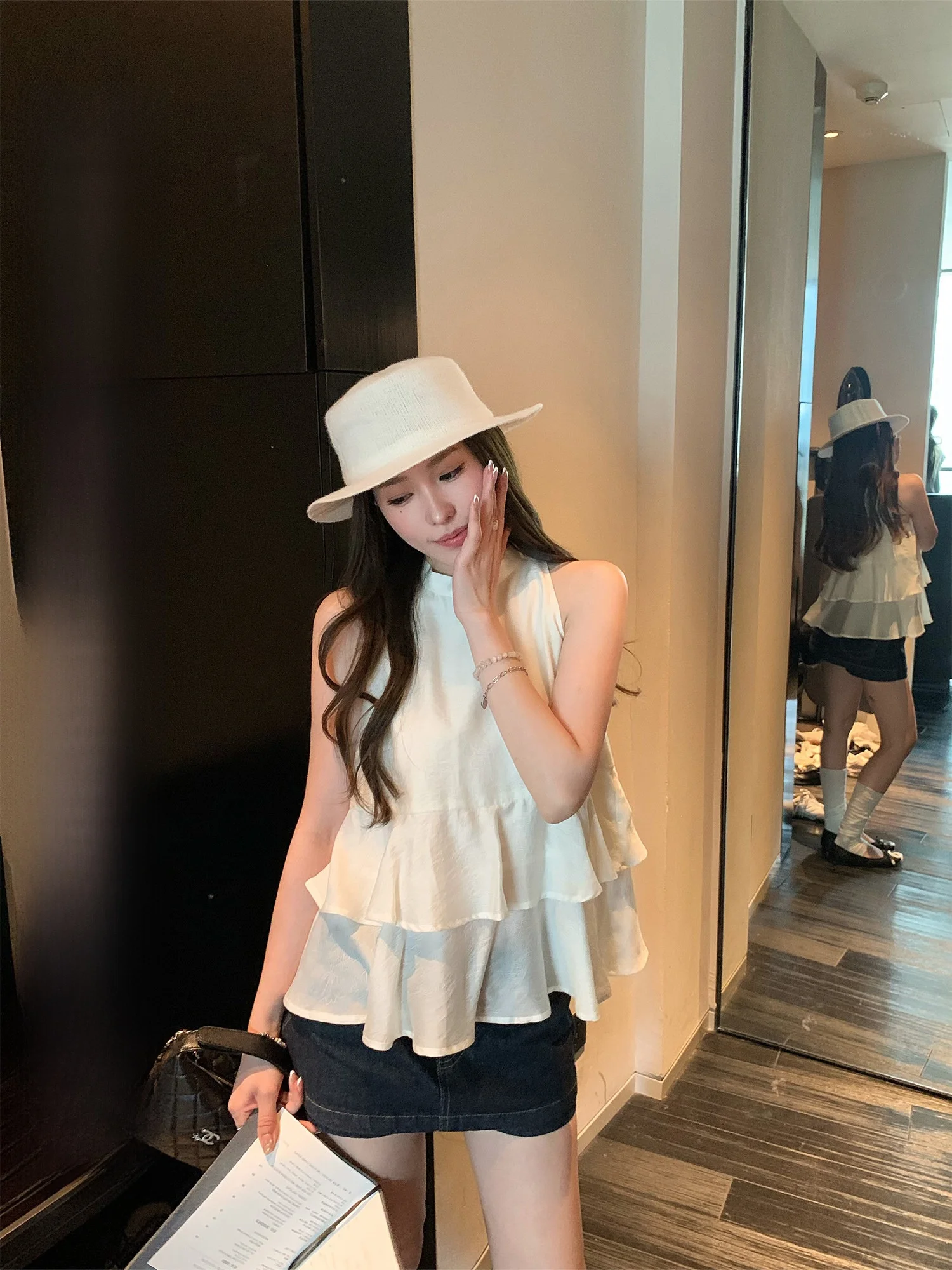

Hhyii Gilded Summer Lightweight Shoulder-baring Sleeveless Neckline Women's Top French Style Loose Fit Short Length Floral
