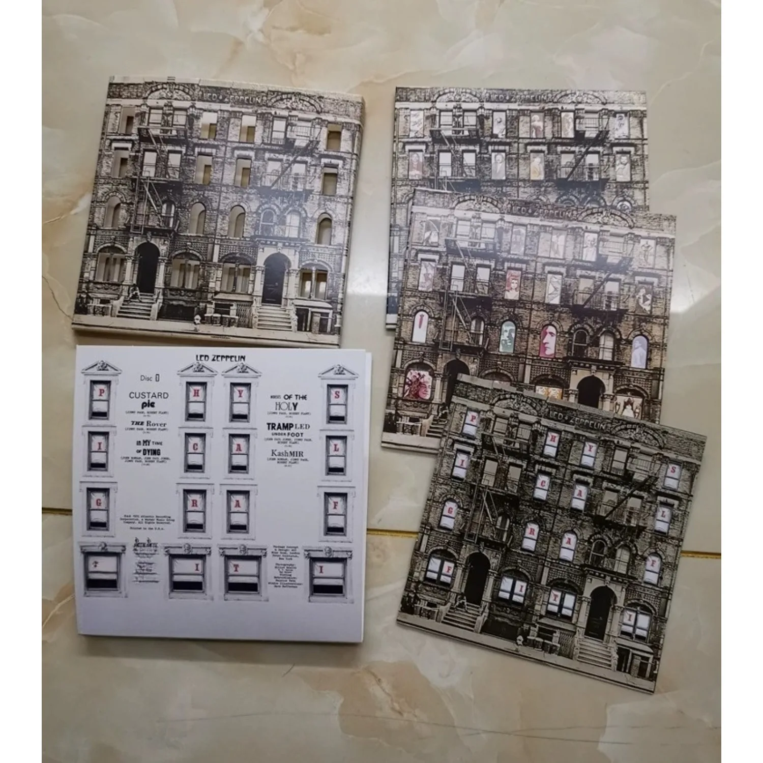 CD de Música Rock Clássica Ocidental, Capa com Fotografia de Fachada de Edifício Vintage, Edição de 40º Aniversário, Música Rock em Alta Resolução