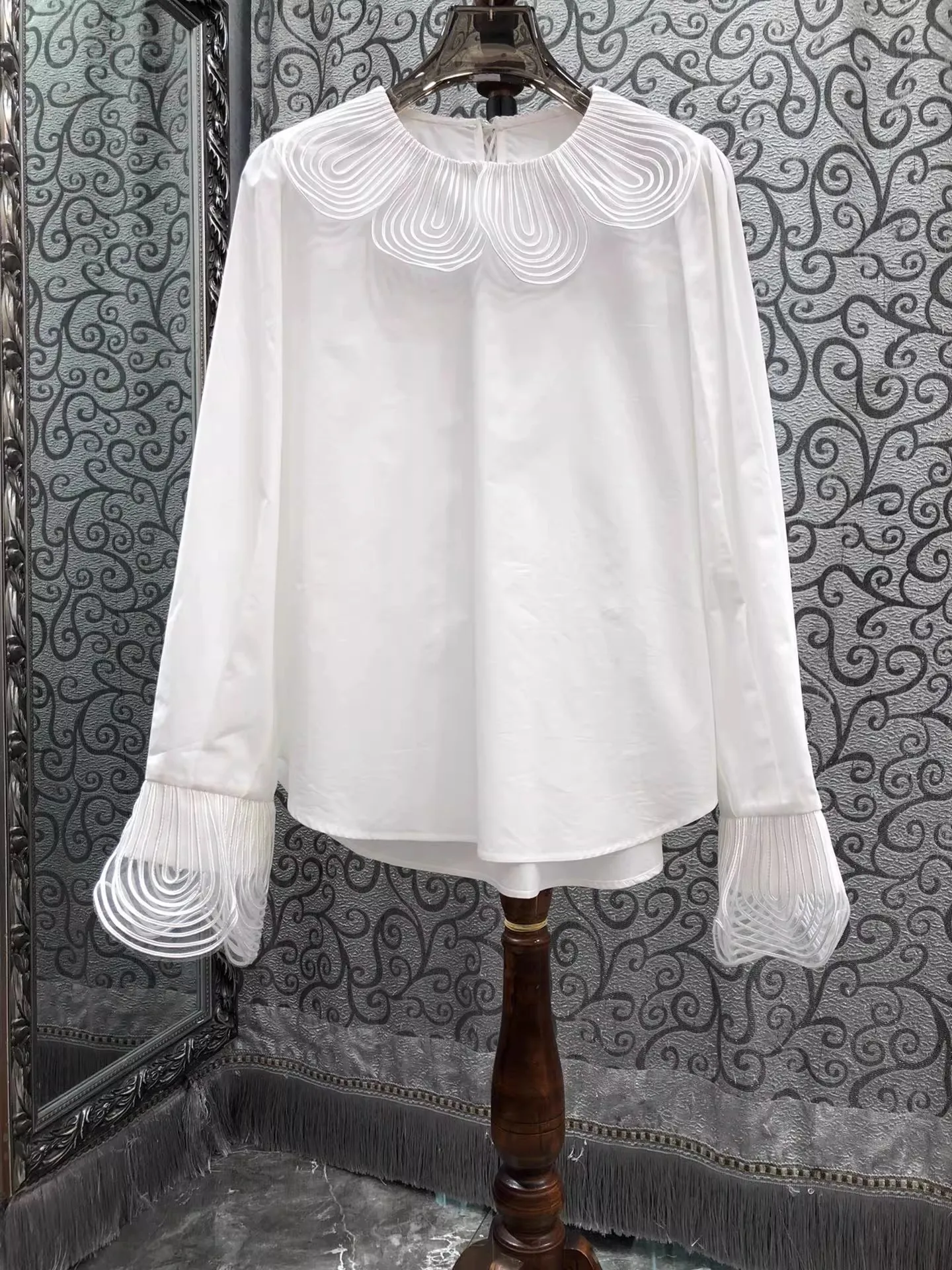 

Новые горячие продажи, рубашки 2026, весенне-летние стильные блузки, женские сексуальные тюлевые сетчатые рубашки с вышивкой в стиле пэчворк, свободные белые рубашки с расклешенными рукавами