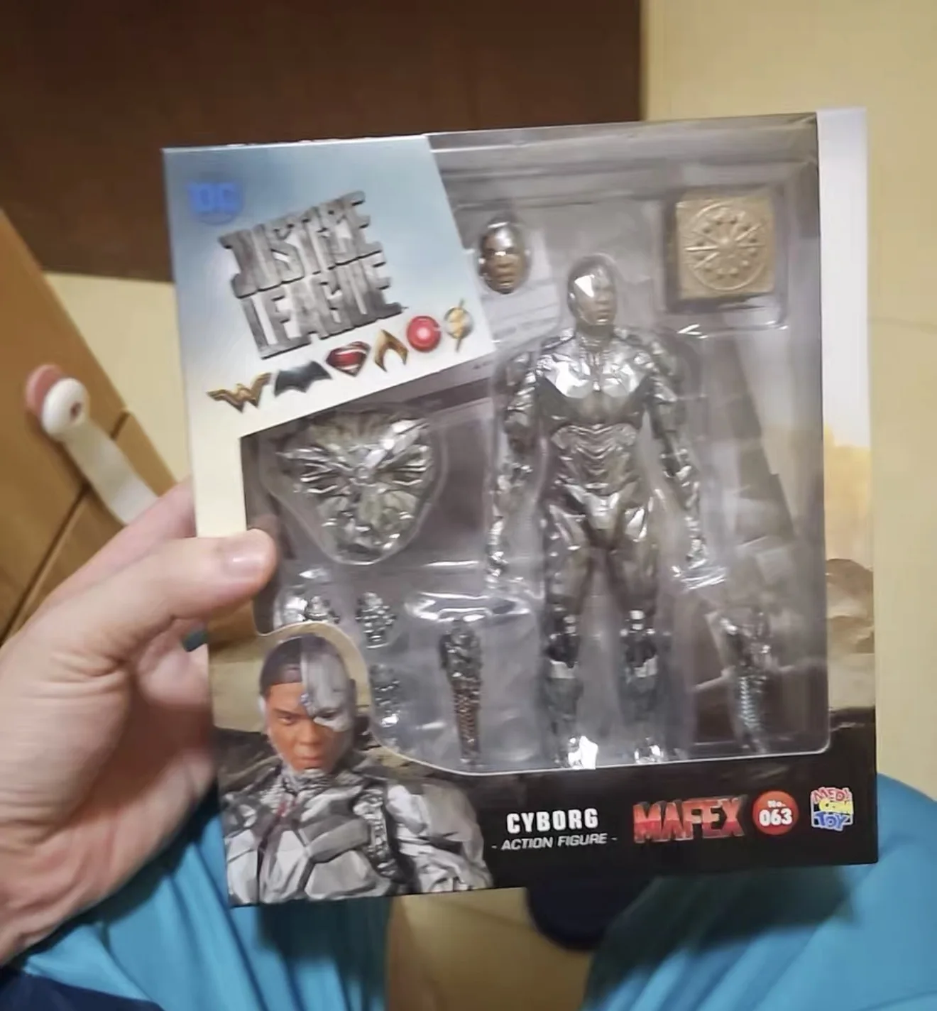 MEDICAM TOY Movable Figurines for The MAFEX Justice League Aquaman/Steelframe/Batman Tactical Suit /Bruce Wayne Character Models