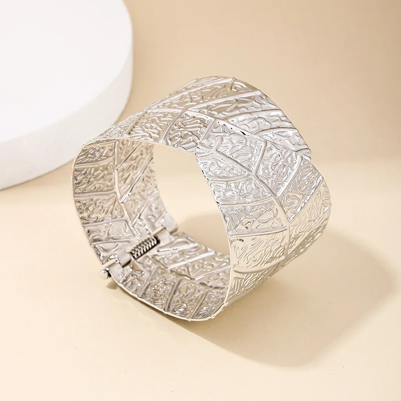 Exaggerated Opening Spring Leaf Metal Ladies Bracelet For Women Holiday Party Gift Fashion Jewelry CB039