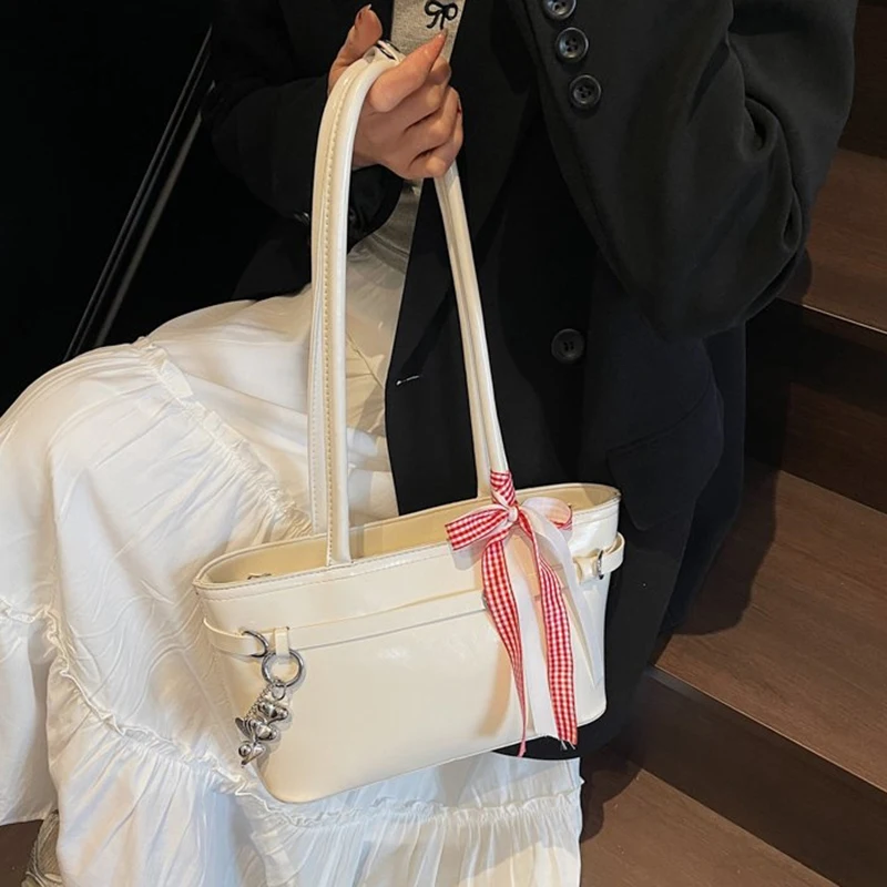 

Женские сумки подмышки с милым бантом, новинка 2025, модная корейская сумка на одно плечо, простая однотонная сумка большой вместимости