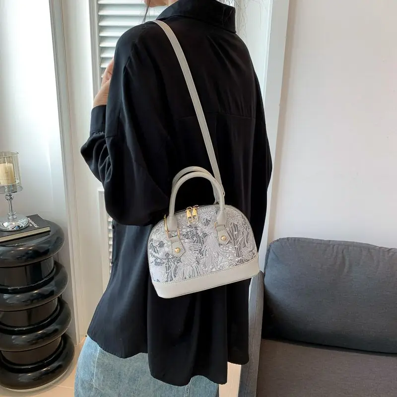 Trendy and Fashionable Pattern Shoulder Bag for Women New Simple Crossbody Bag Versatile and High Appearance Handheld Shell Bags