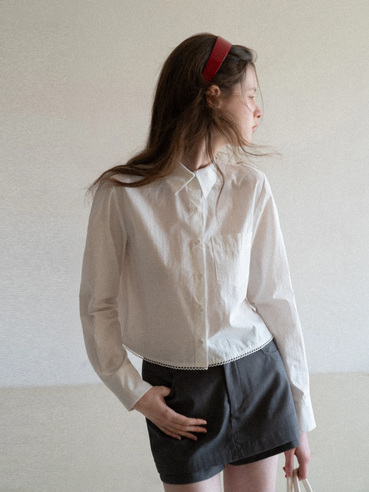 

Casual Style Short Sleeveless Cotton Shirt Women's Spring Summer Loose Fit Shirt with Lace Hem Design Simple Elegant Style