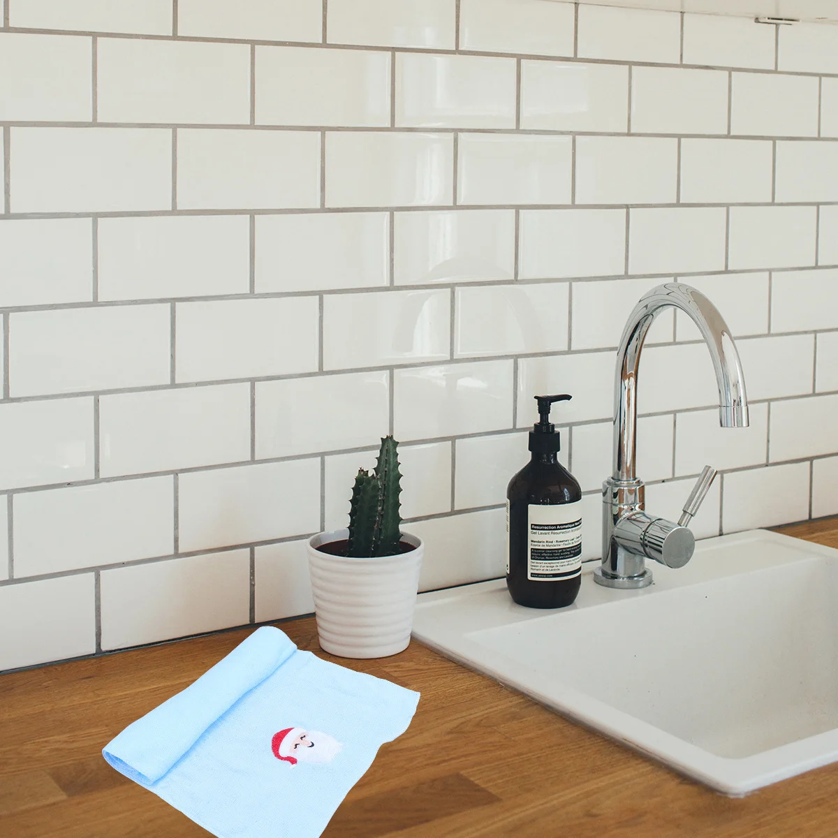 

Santa Themed Christmas Towel Soft Skin Friendly Super Absorbent Fast Dry Utility Towel for Kitchen Bathroom Decorative Use