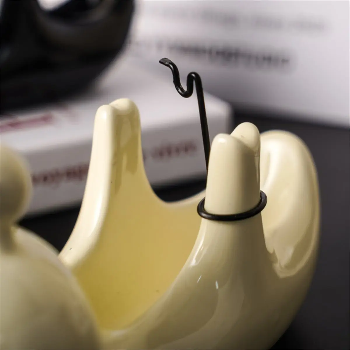 Coil Holder Snail Gnat Coil Holder Ceramic Stand Artistic Decoration for Hiking Camping Pool Outdoor Relaxation Black