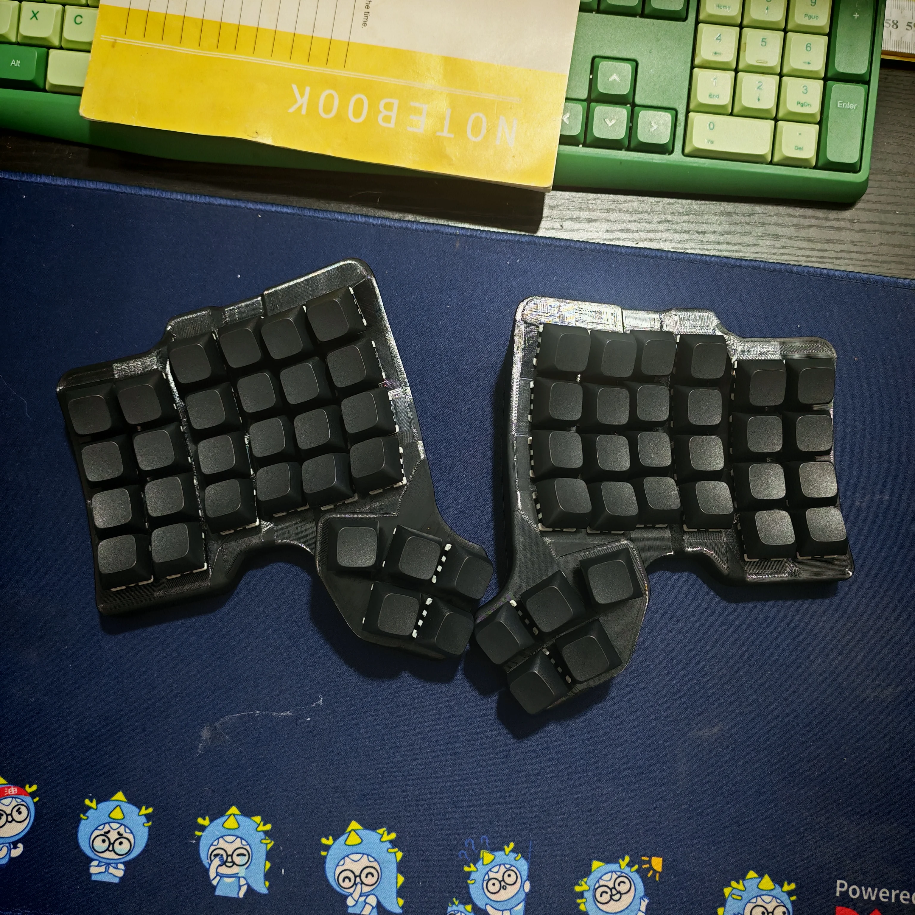 NEW Hot Sales TBK-Skeletyl Split Keyboard Kit Custom Wireless Bluetooth Hot Swap ZMK Ergonomics Split Mechanical Keyboard Game