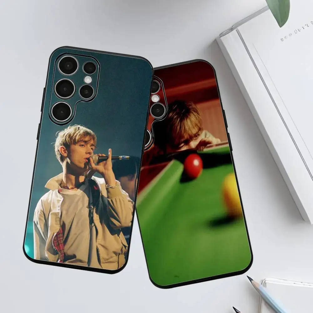 D-Damon A-Albarn Si…