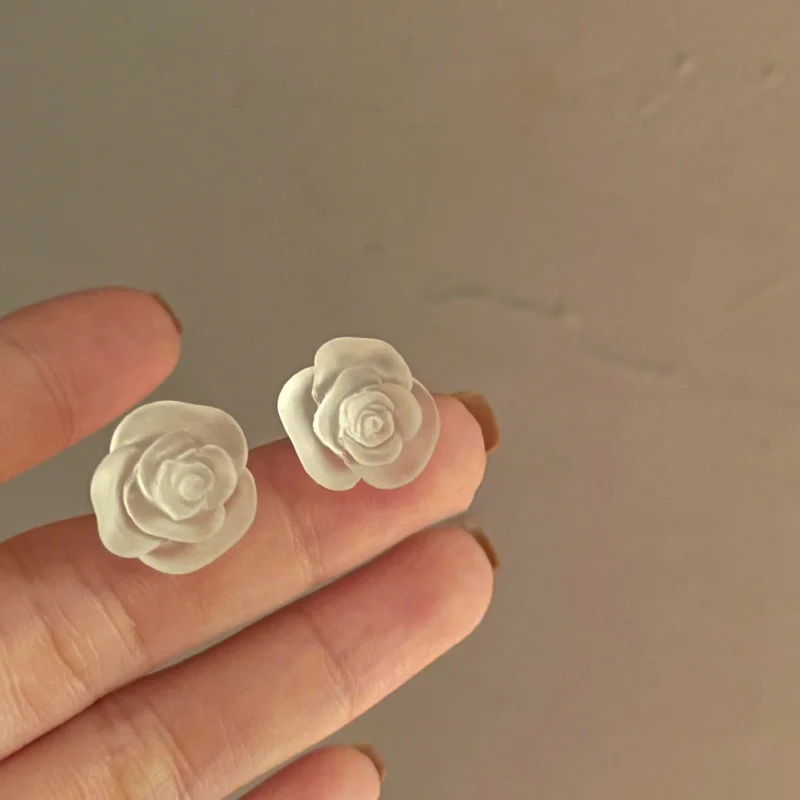 Vintage Camellia Frosted Flower Stud Earring for Women Sweet Temperament Delicate Simple Retro Cute Resin Jewelry Brincos Gift